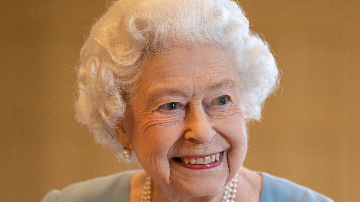 Queen Elizabeth II. hat erstmals wieder Botschafter in zwei Videoaudienzen empfangen.. © imago/i Images