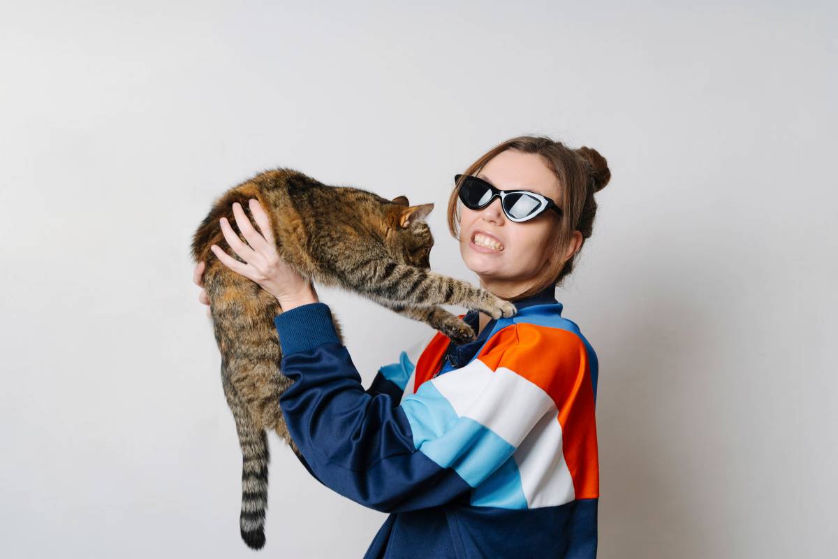 Frau mit Katze