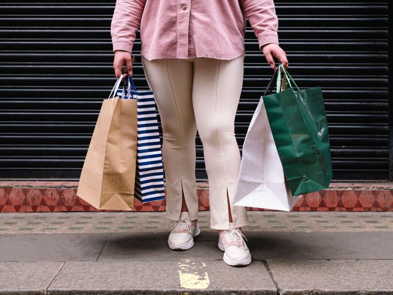 Frau Shopping Tüten