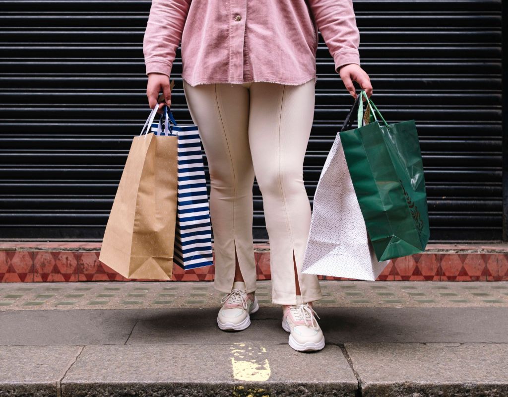 Frau Shopping Tüten