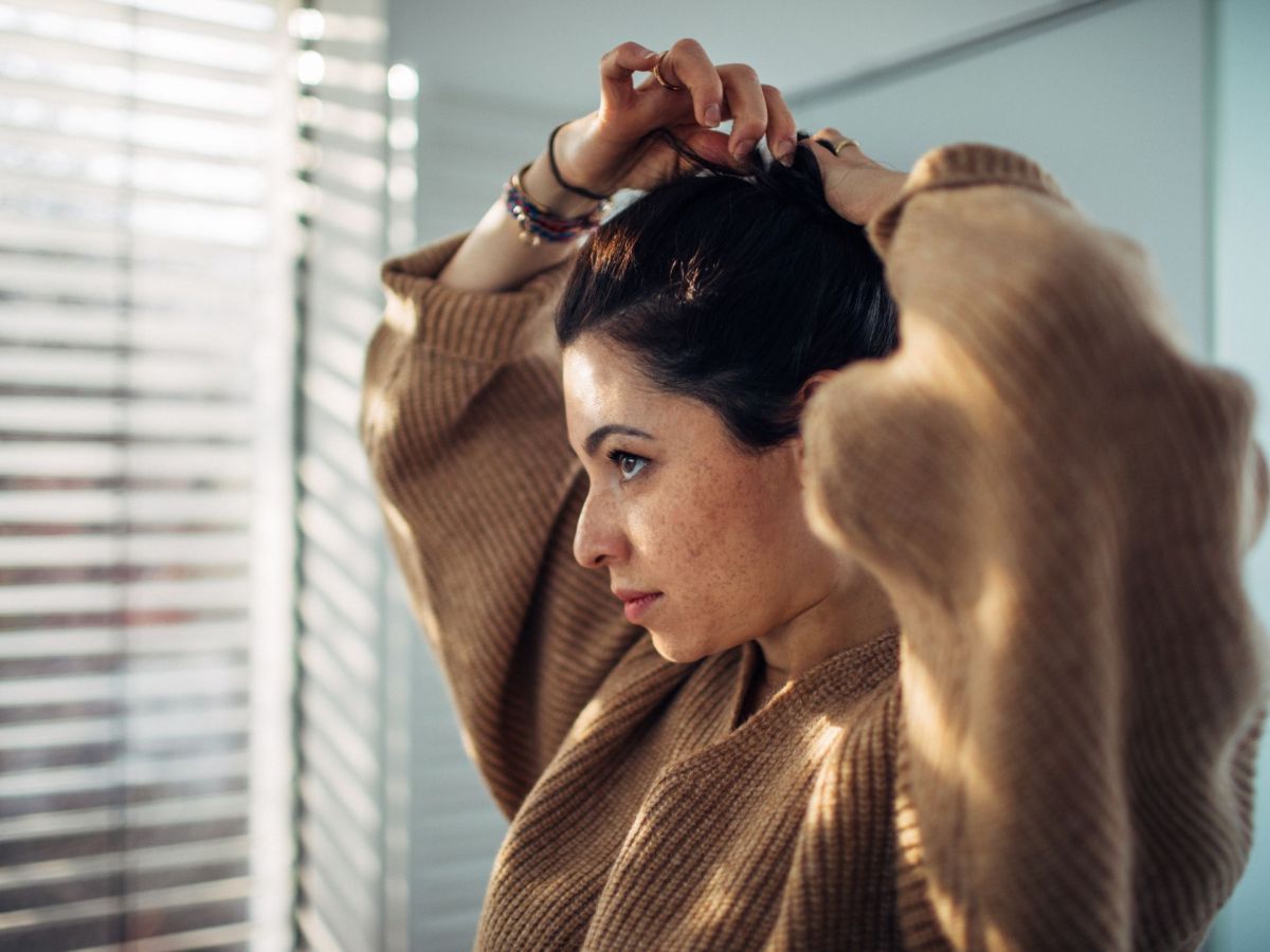 6 Frisuren, um deine ungewaschenen Haare zu verstecken
