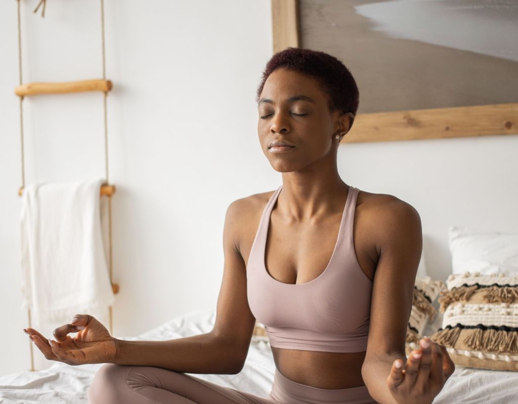 Frau bei Meditation