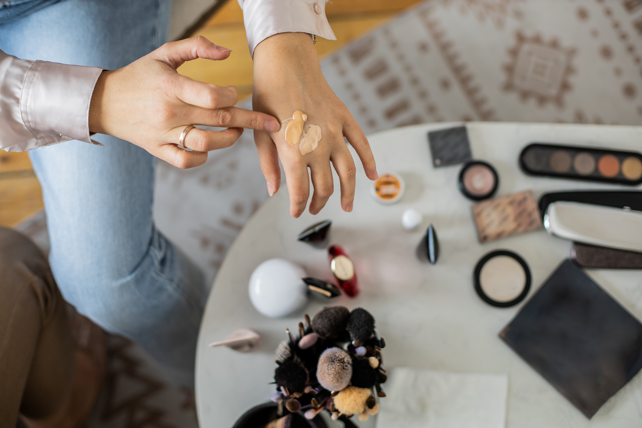 Makeup täglich tragen: So giftig und schädlich ist es laut Studien - wmn