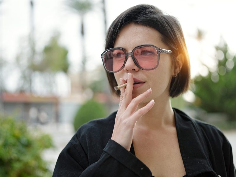 Frau rauchen
