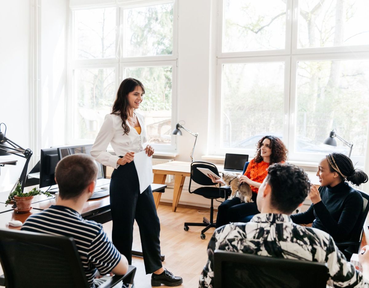 Besprechung führen Meeting Kollegen Arbeit Job