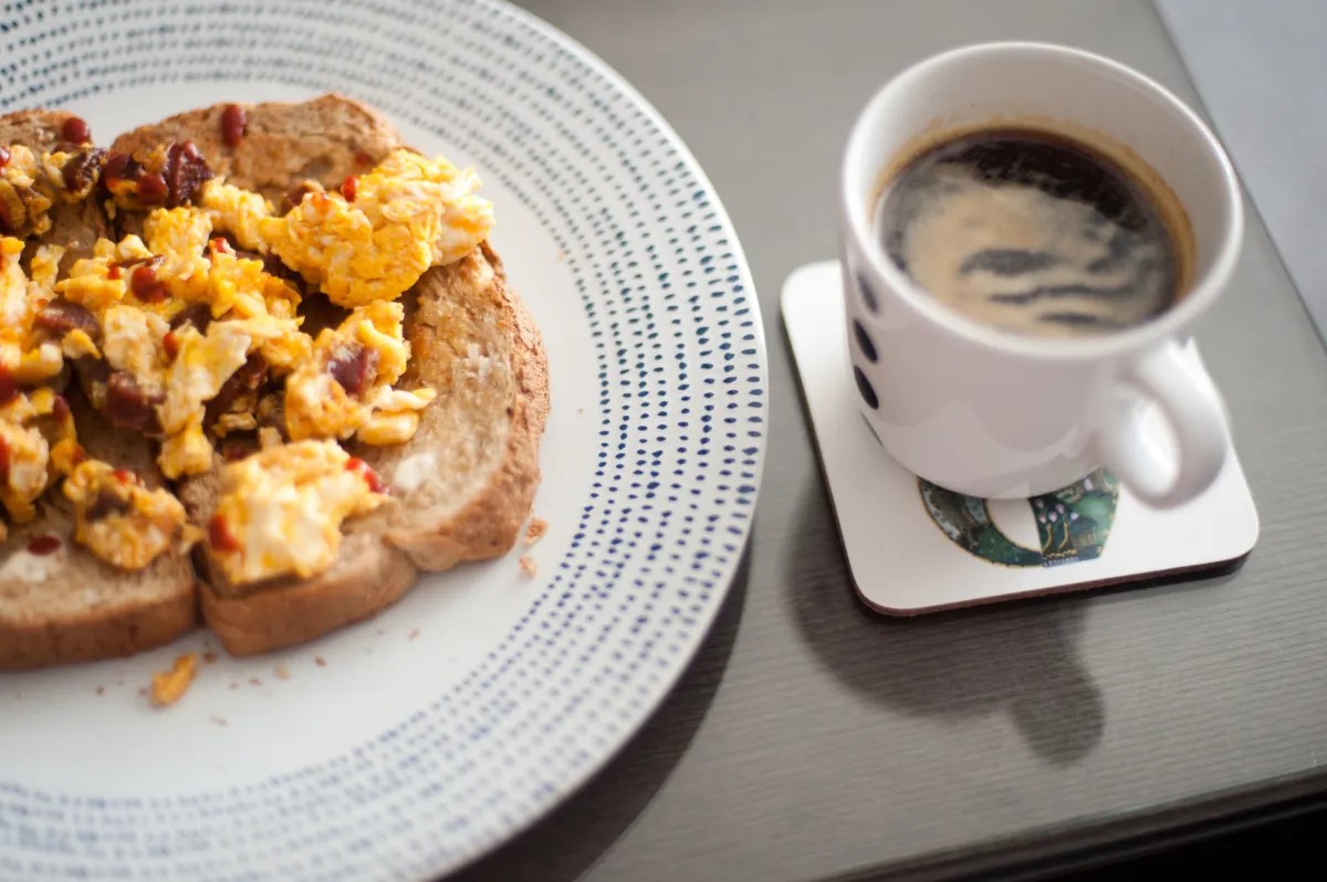 rührei kaffee frühstück