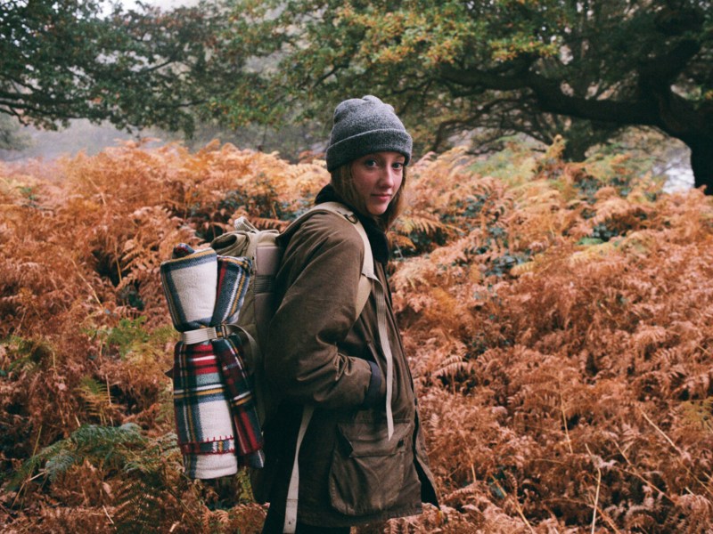 Frau Backpacking