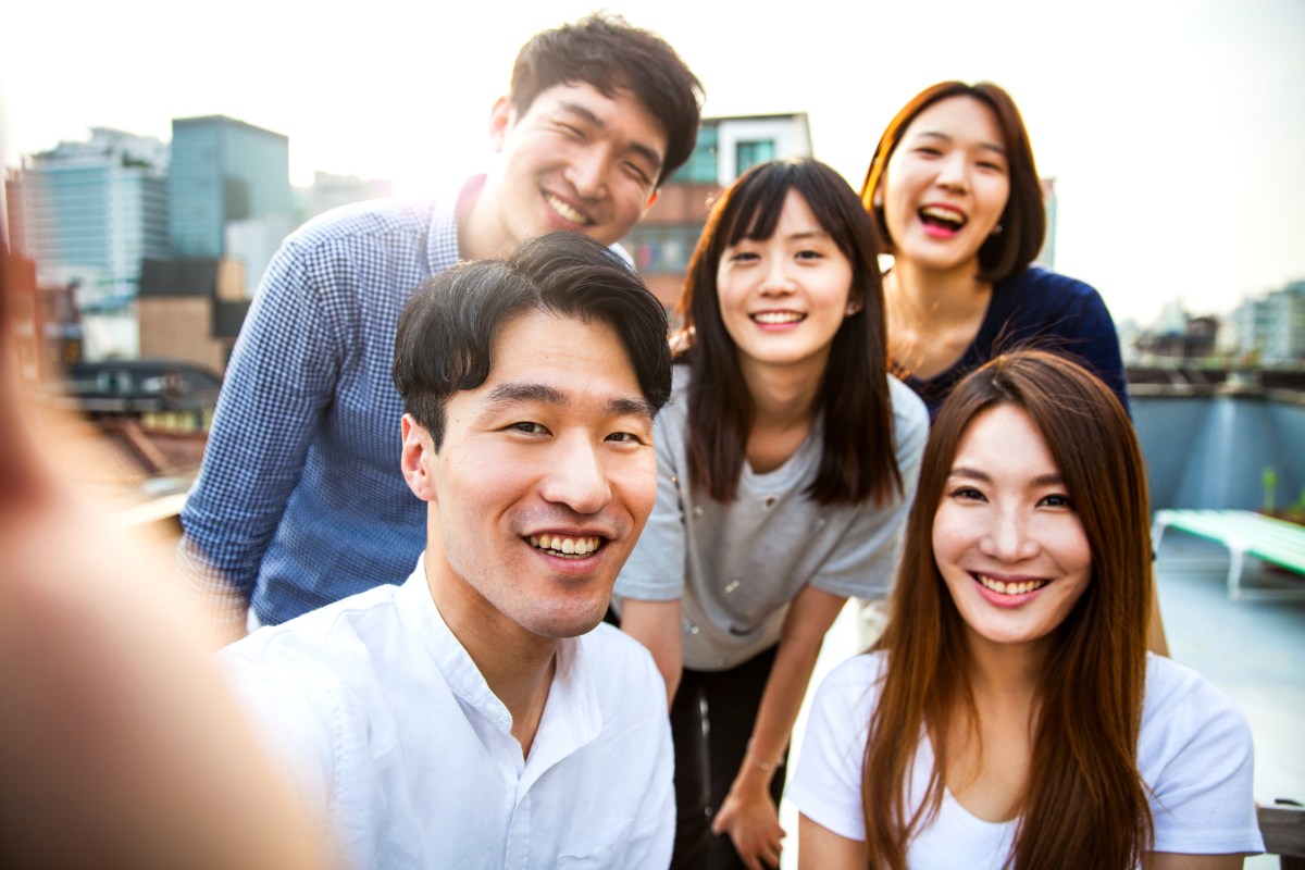 freunde machen ein selfie