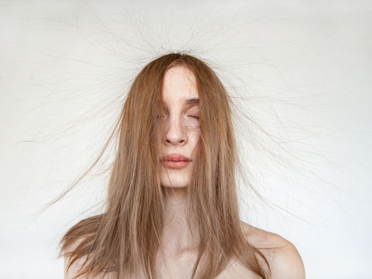 4 Tipps, um fliegende Haare im Winter zu vermeiden