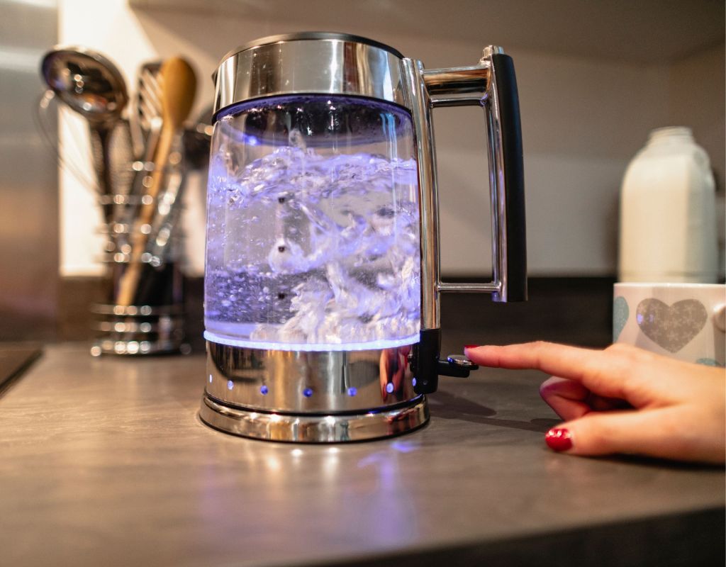 1. Warum du den Wasserkocher im Hotelzimmer nicht anfassen solltest