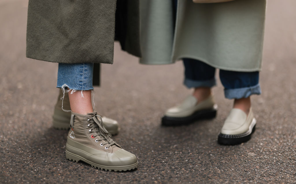 Olivgrüne Sneaker