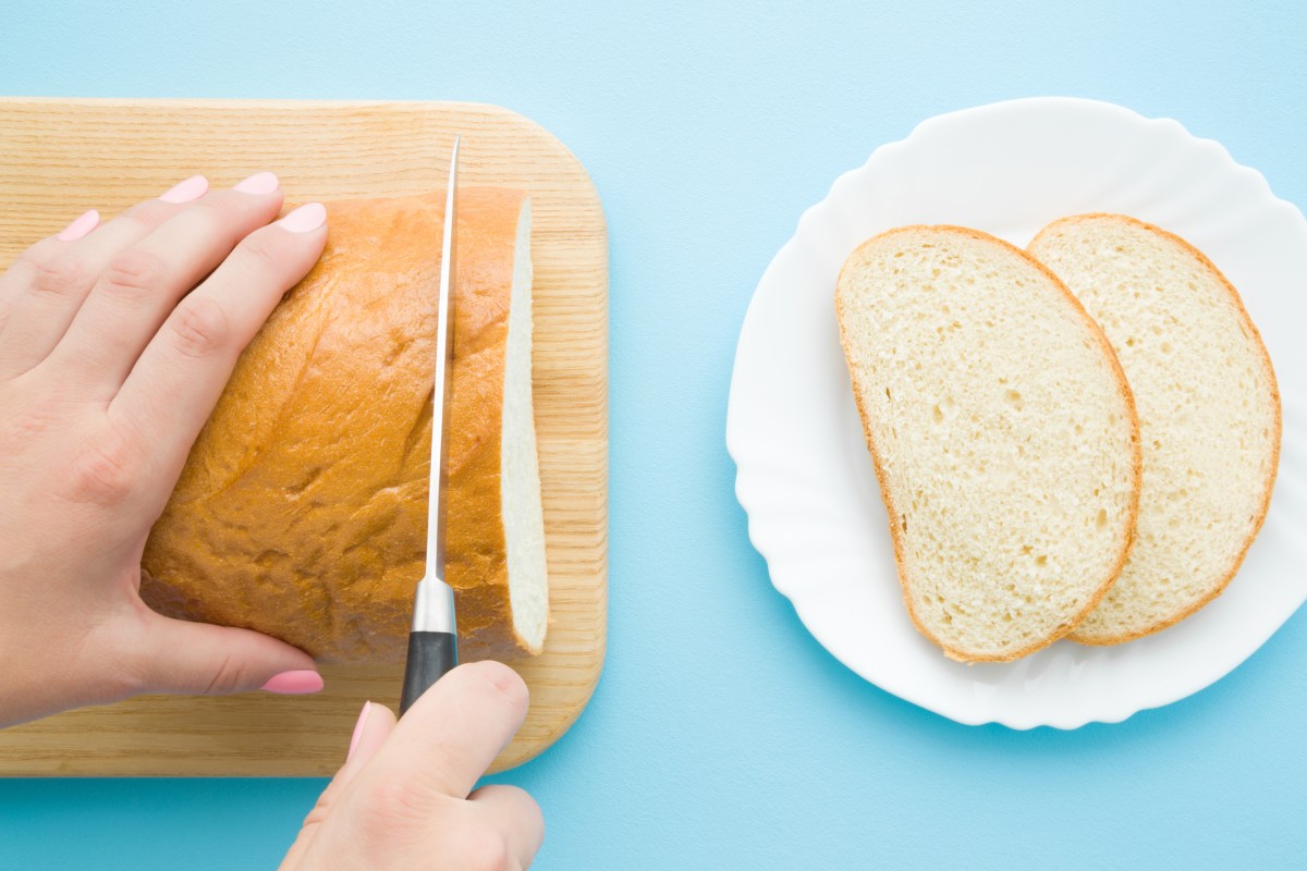 Weißbrot Brot schneiden