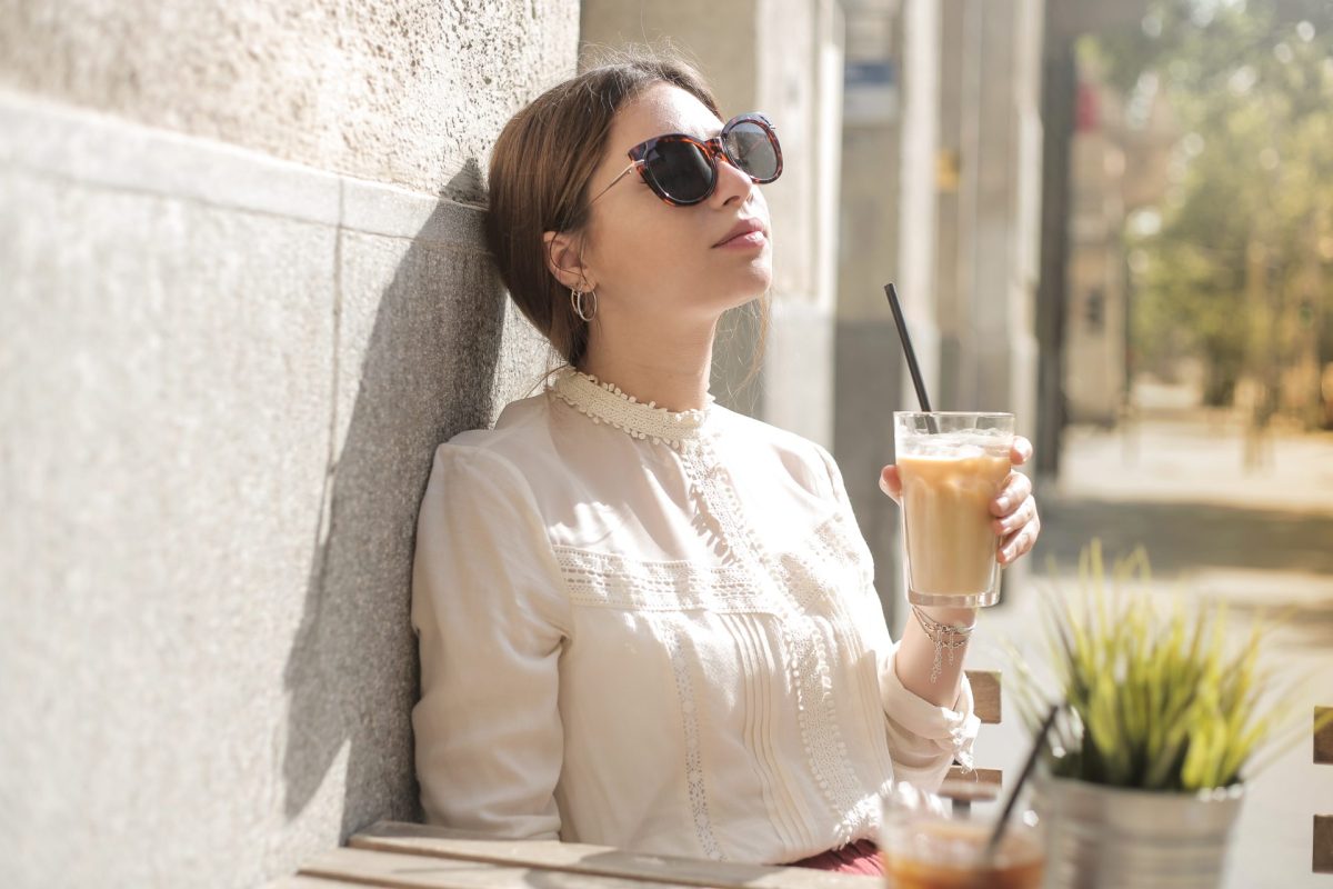 Frau Latte Macchiato Sonne