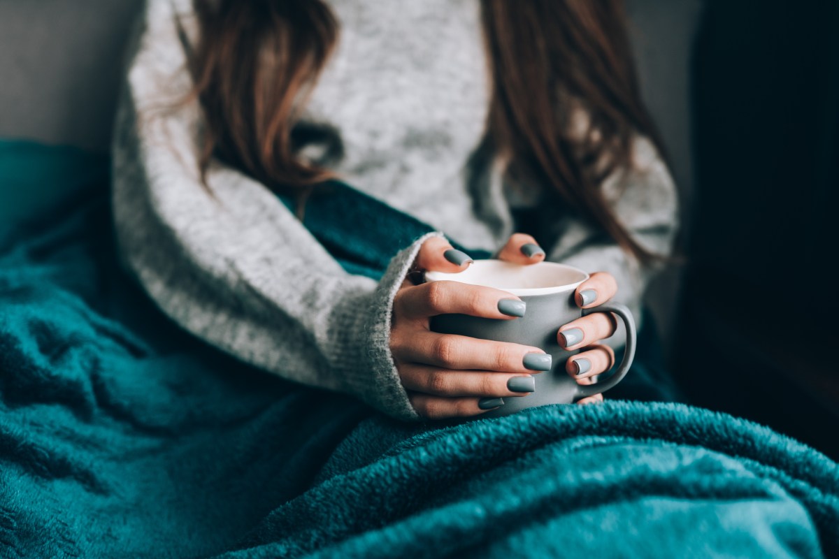 Frau Tasse Tee Decke