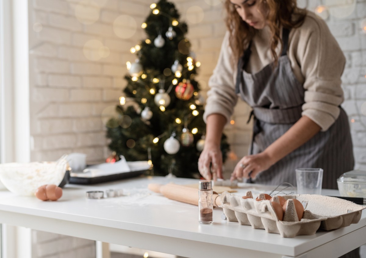 Frau backen kochen Küche