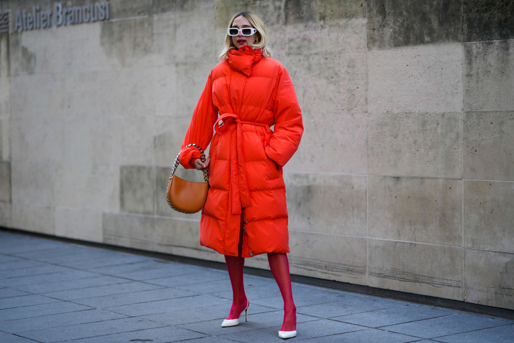 rote pufferjacke