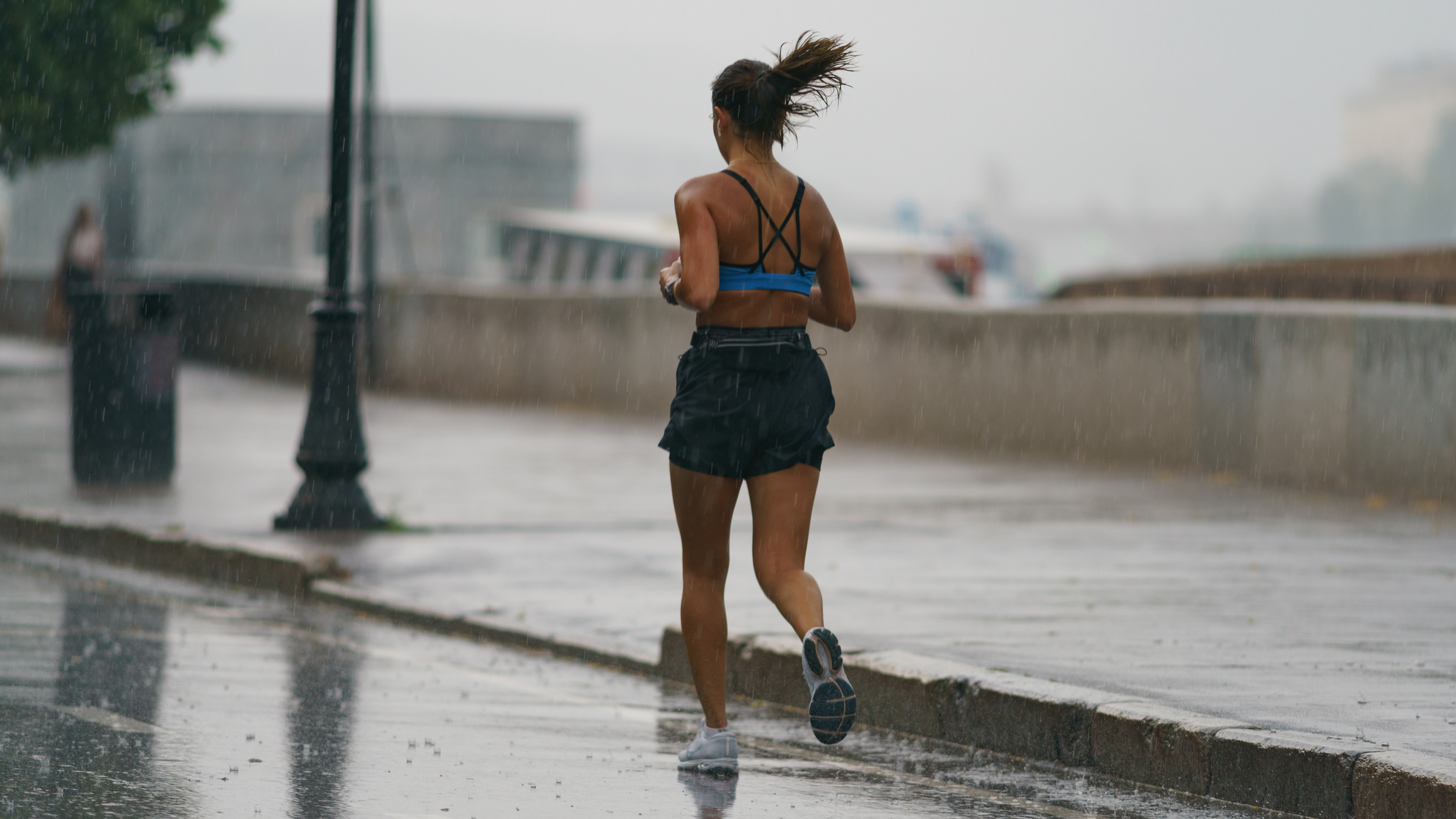 Worauf Müssen Sie Bei Regen Besonders Achten Joggen bei Regen: Das passiert, wenn du es tust - wmn