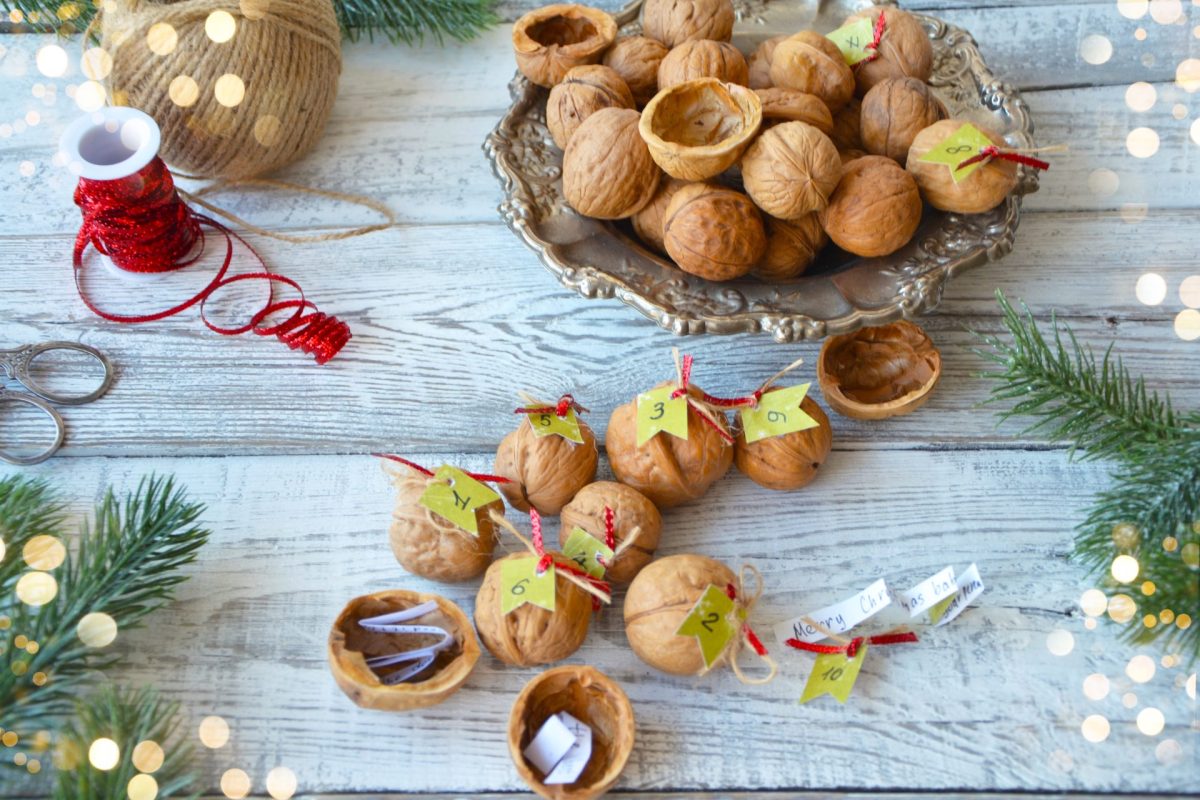 Adventskalender aus Walnussschalen