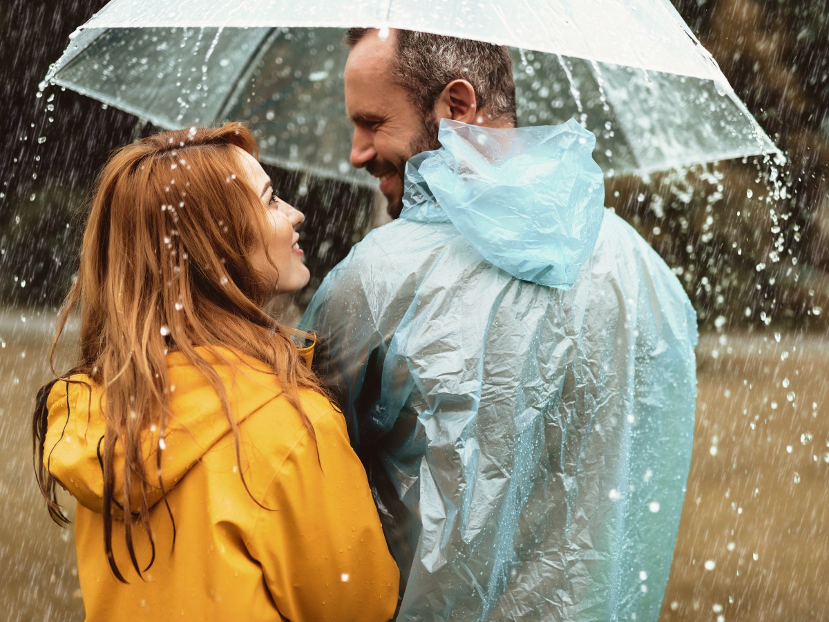 Dating bei schlechtem Wetter: Diese 10 Date-Ideen sind ideal für Regentage