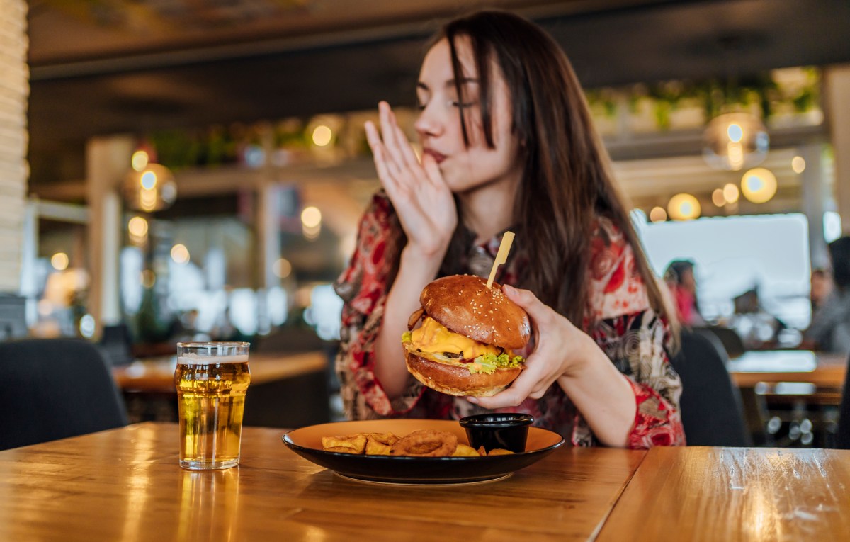 Frau Burger essen