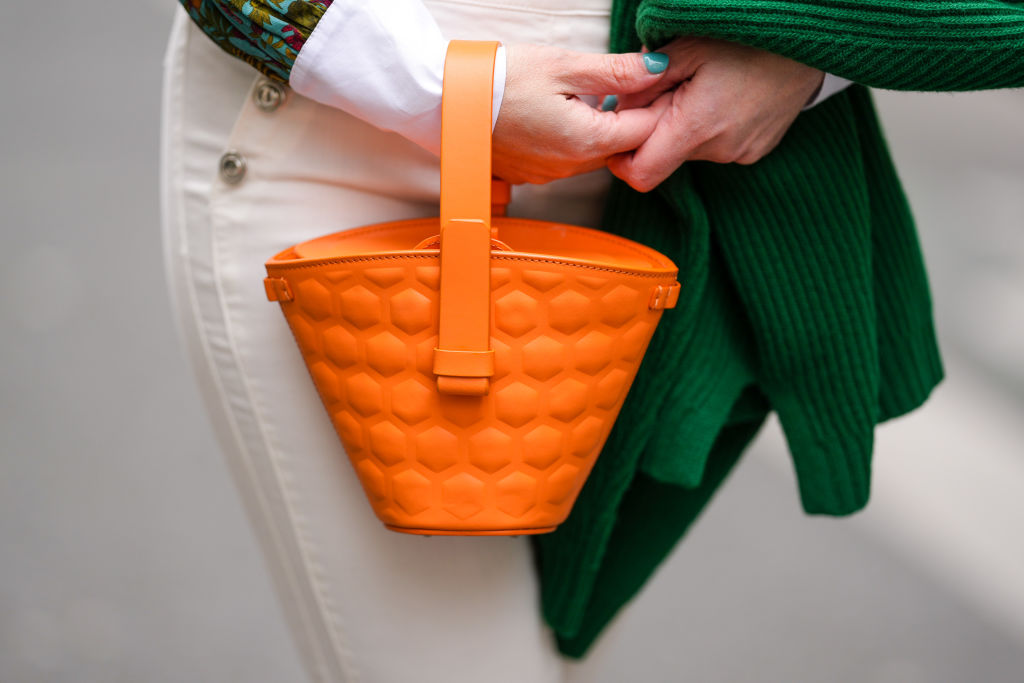 Bucket-Bags-Dieser-Taschen-Trend-erobert-die-Modewelt