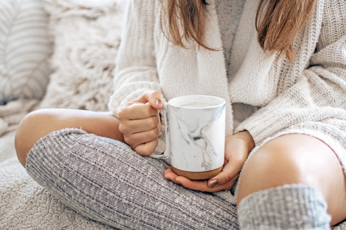 Frau Socken Tasse Tee