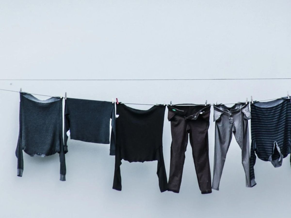 Schwarze Wäsche stinkt? Diesen Fehler darfst du nicht machen