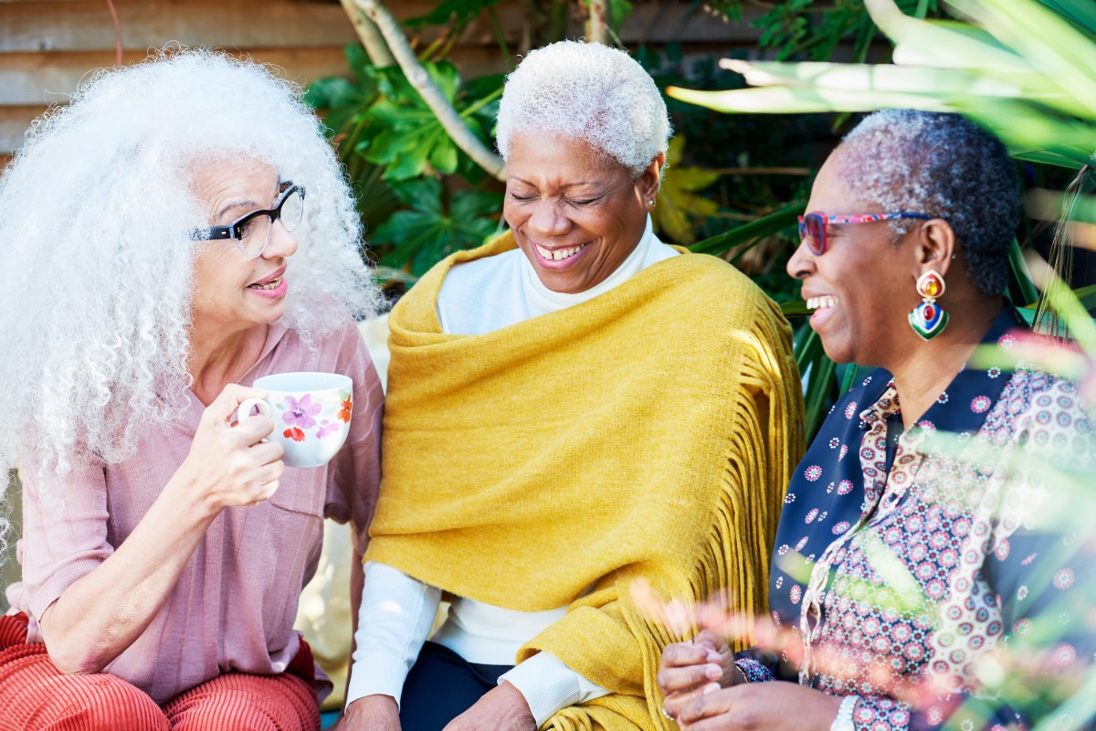 Rente ältere Frauen lachen