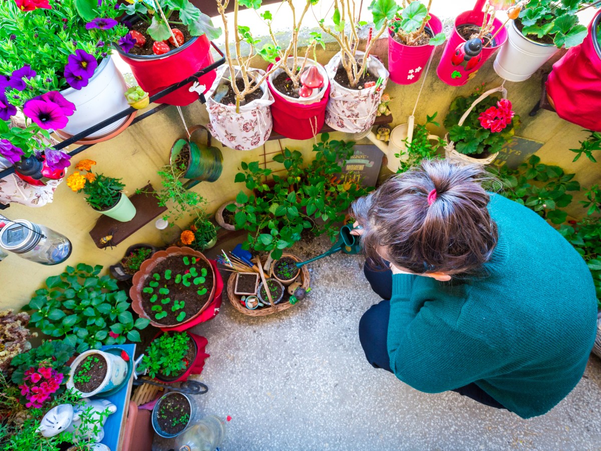 Kleine Terrasse umgestalten: Mit 5 Tricks wirkt sie größer