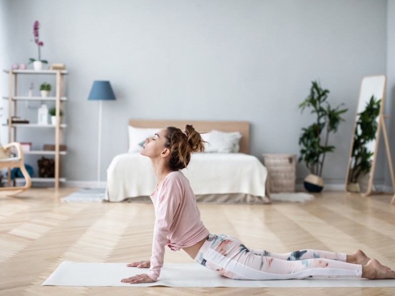 Frau Yoga Morgen