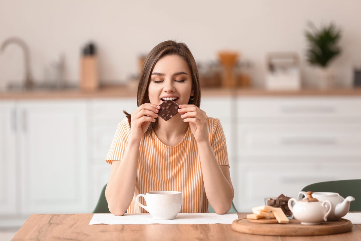 Frau Schokolade essen