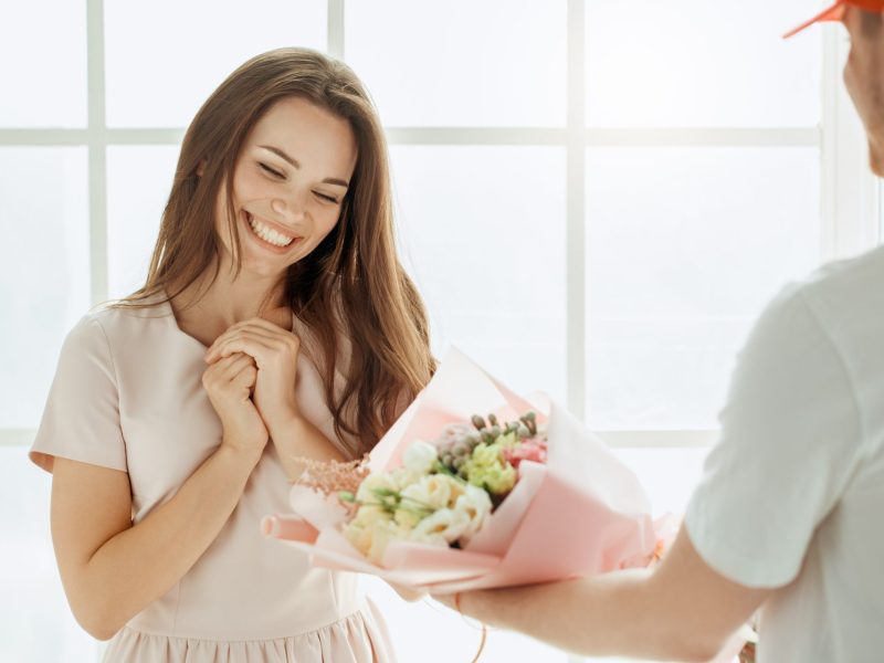 Frau Blumen Lieferung