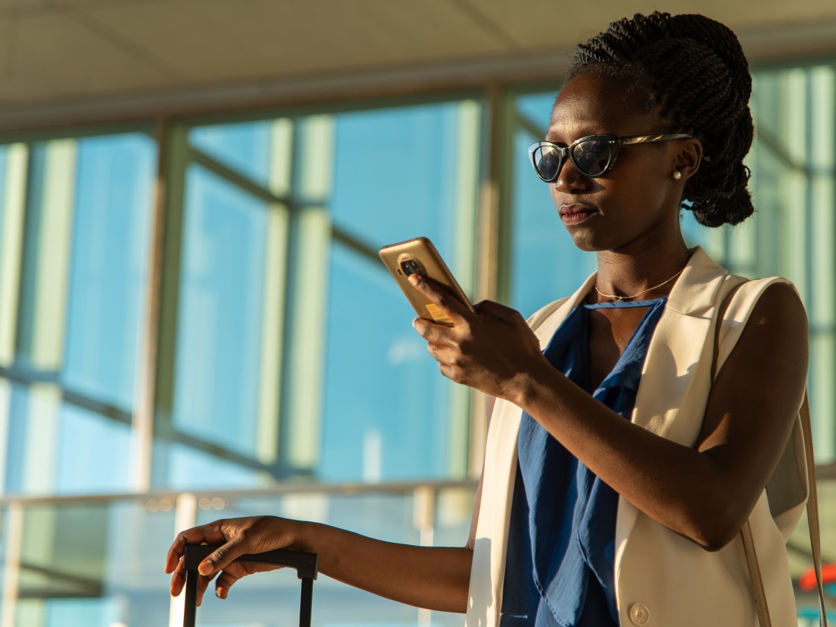 Vermeide unbedingt diese 5 Frisuren am Flughafen