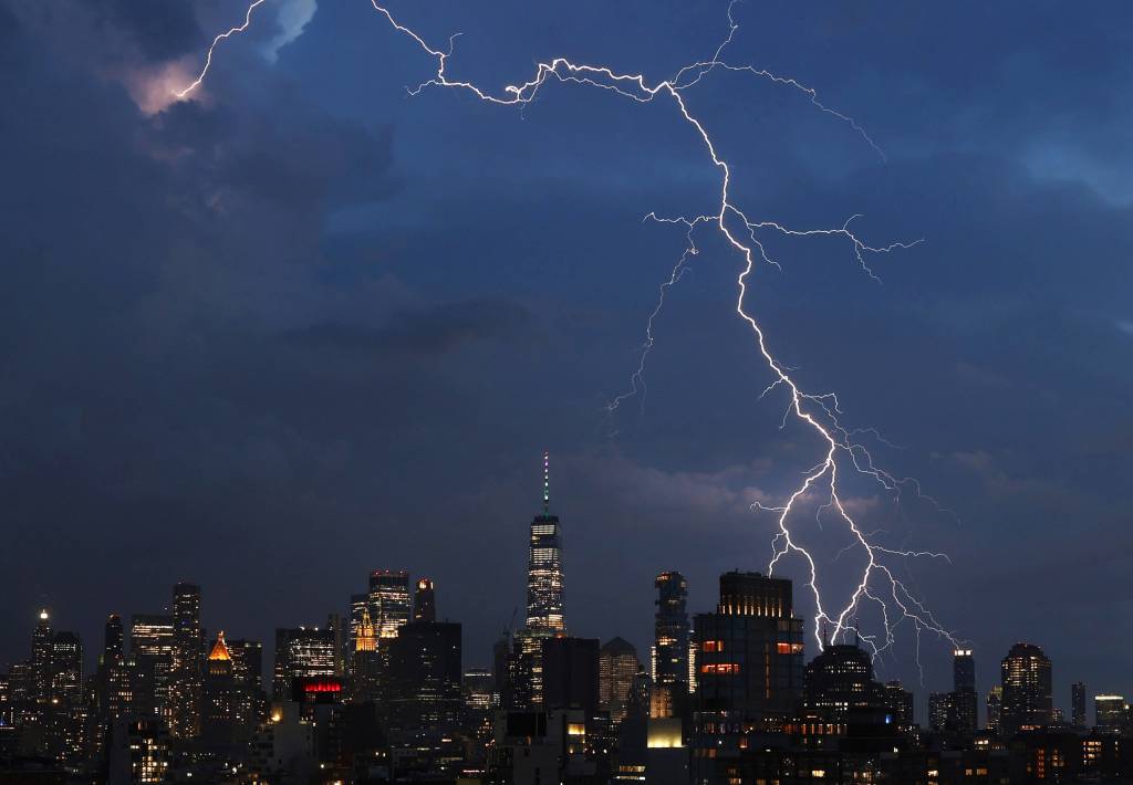 Gewitter über Manhattan, New York City.