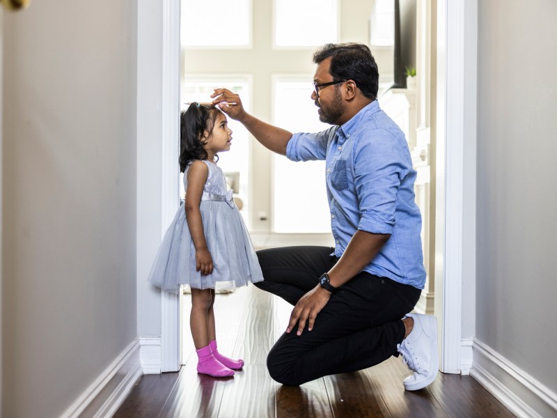 vater kind messen größe eltern zuhause