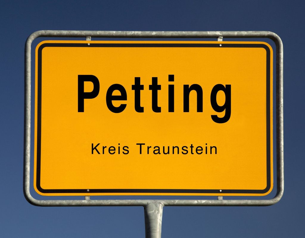Lustige Städtenamen: Petting ist eine Gemeinde im oberbayerischen Landkreis Traunstein