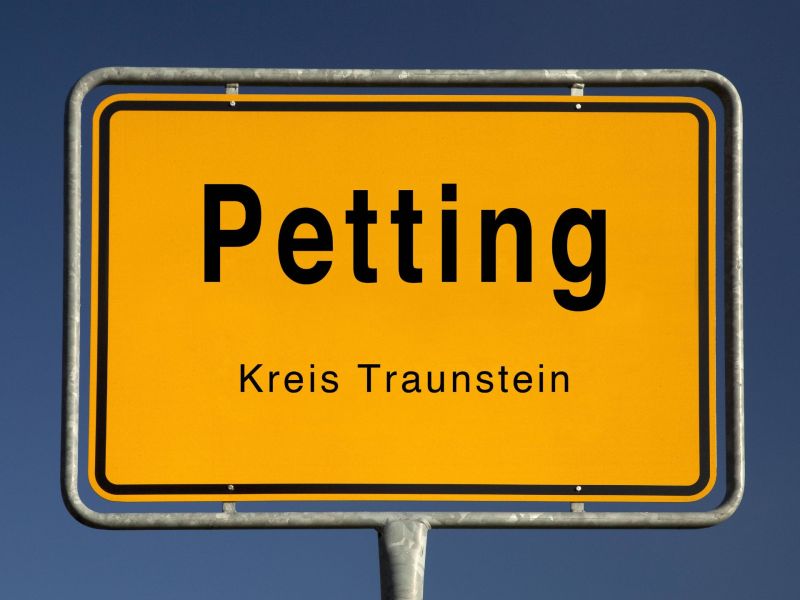Petting ist eine Gemeinde im oberbayerischen Landkreis Traunstein