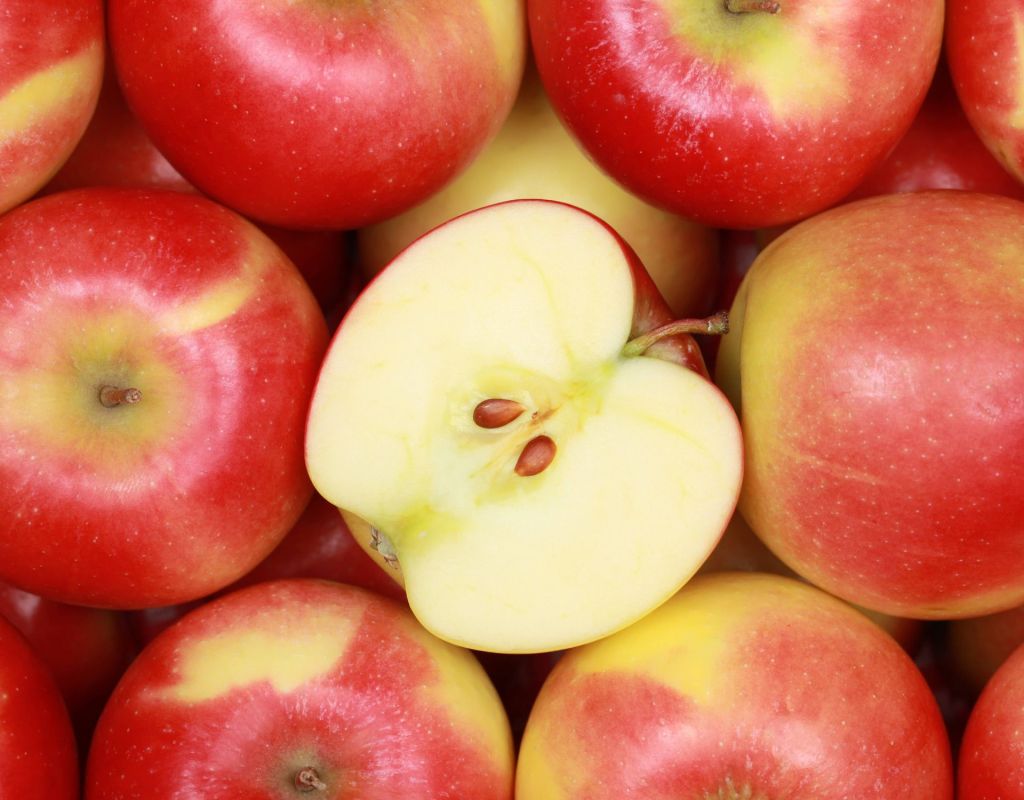 Apfel entkernen: Kitchen Hack mit Korkenzieher 