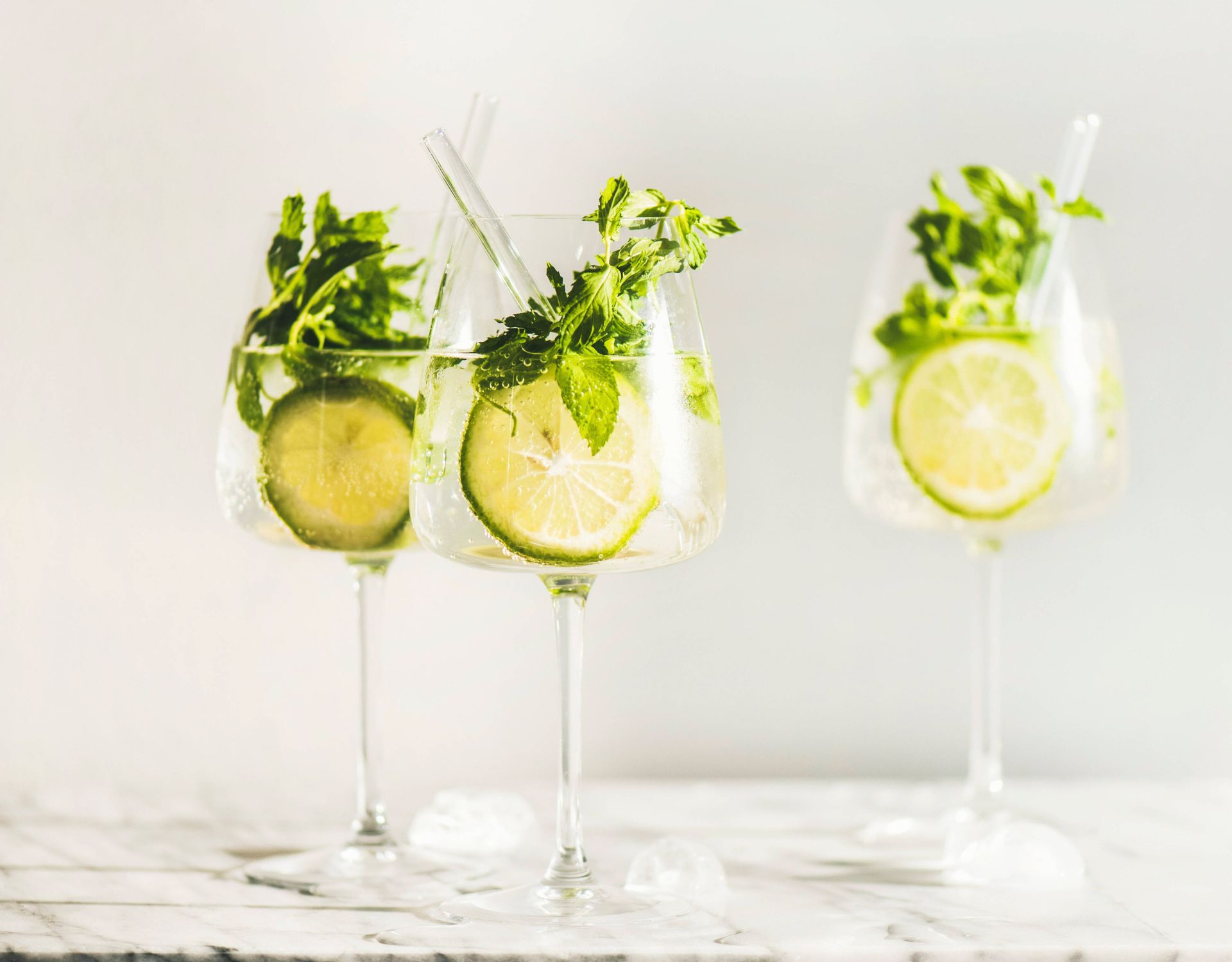 Hugo: Holunder Spritz mit Sirup - wmn.de