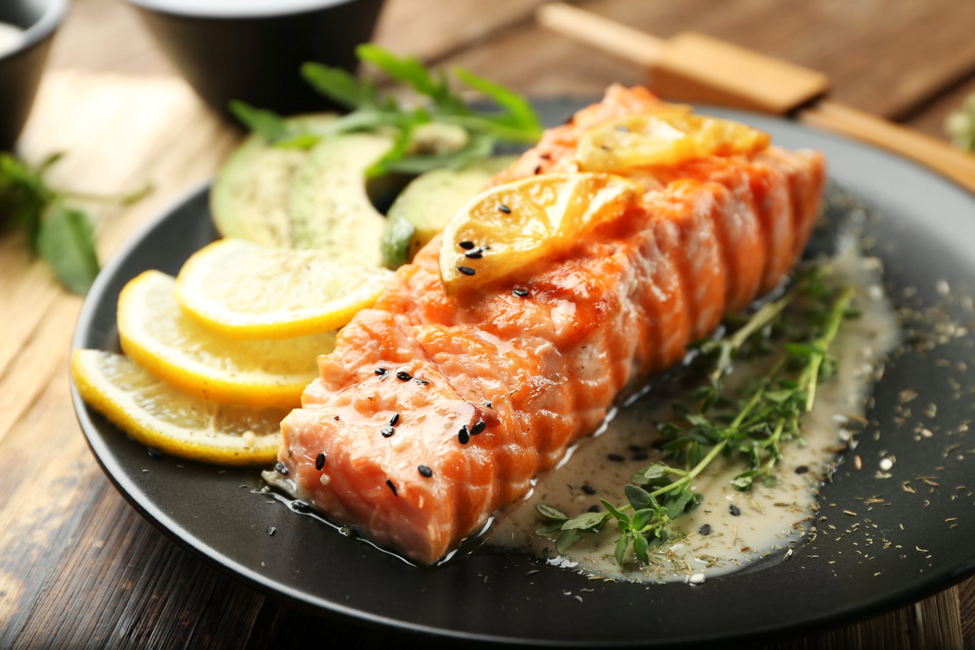 Lachs mit Zitronensauce: sommerlich leichtes &amp; leckeres Rezept - wmn.de