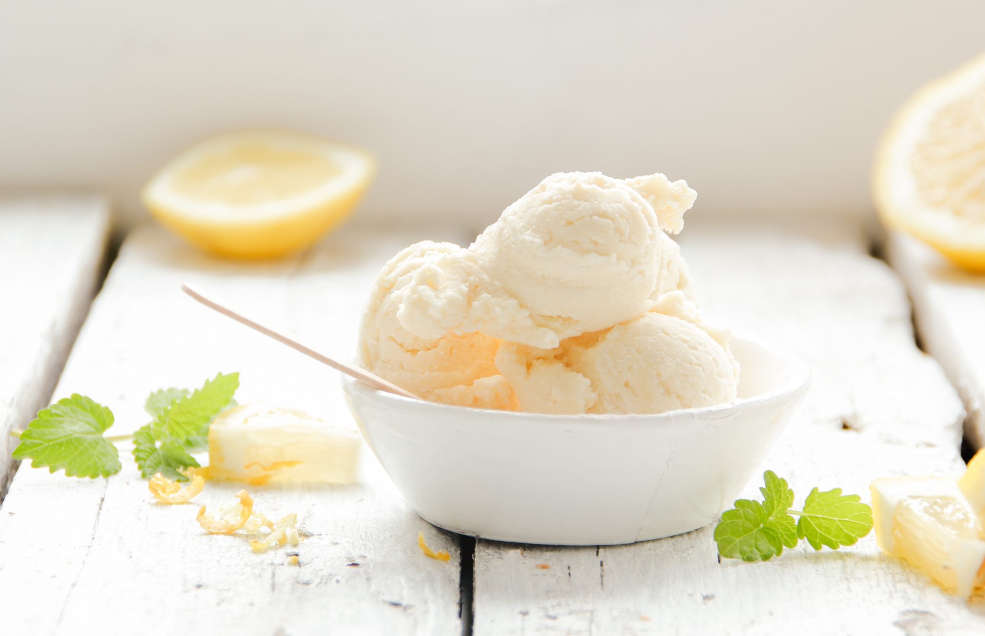 Zitroneneis Eismaschine: Rezept für cremiges Fruchteis - wmn