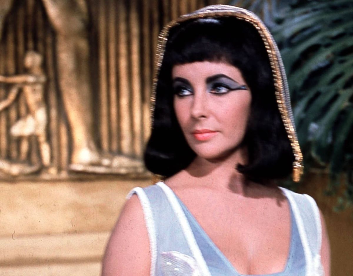 Elizabeth Taylor als Königin Kleopatra im Film, 1963 - Kuriose Erfindungen: Das benutze Kleopatra damals als Vibrator!