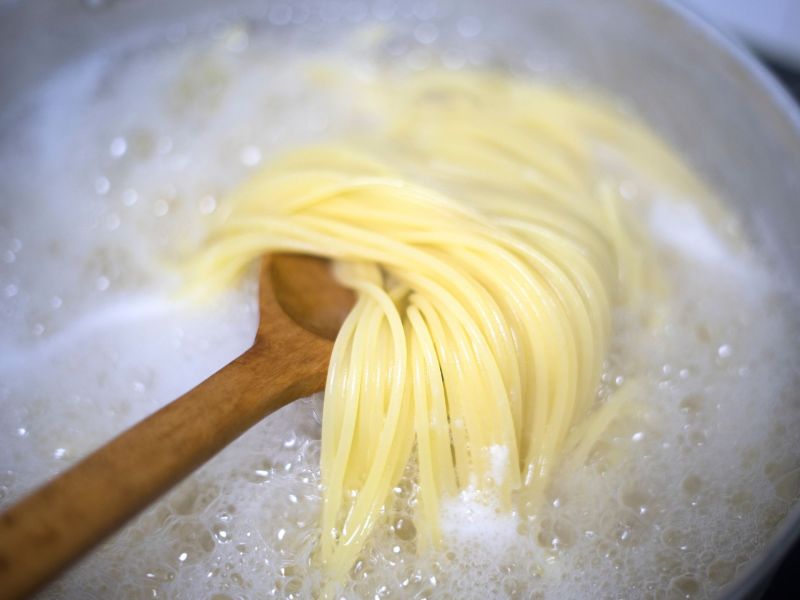 Küchen-Trick: So kocht dein Pasta-Wasser nie mehr über