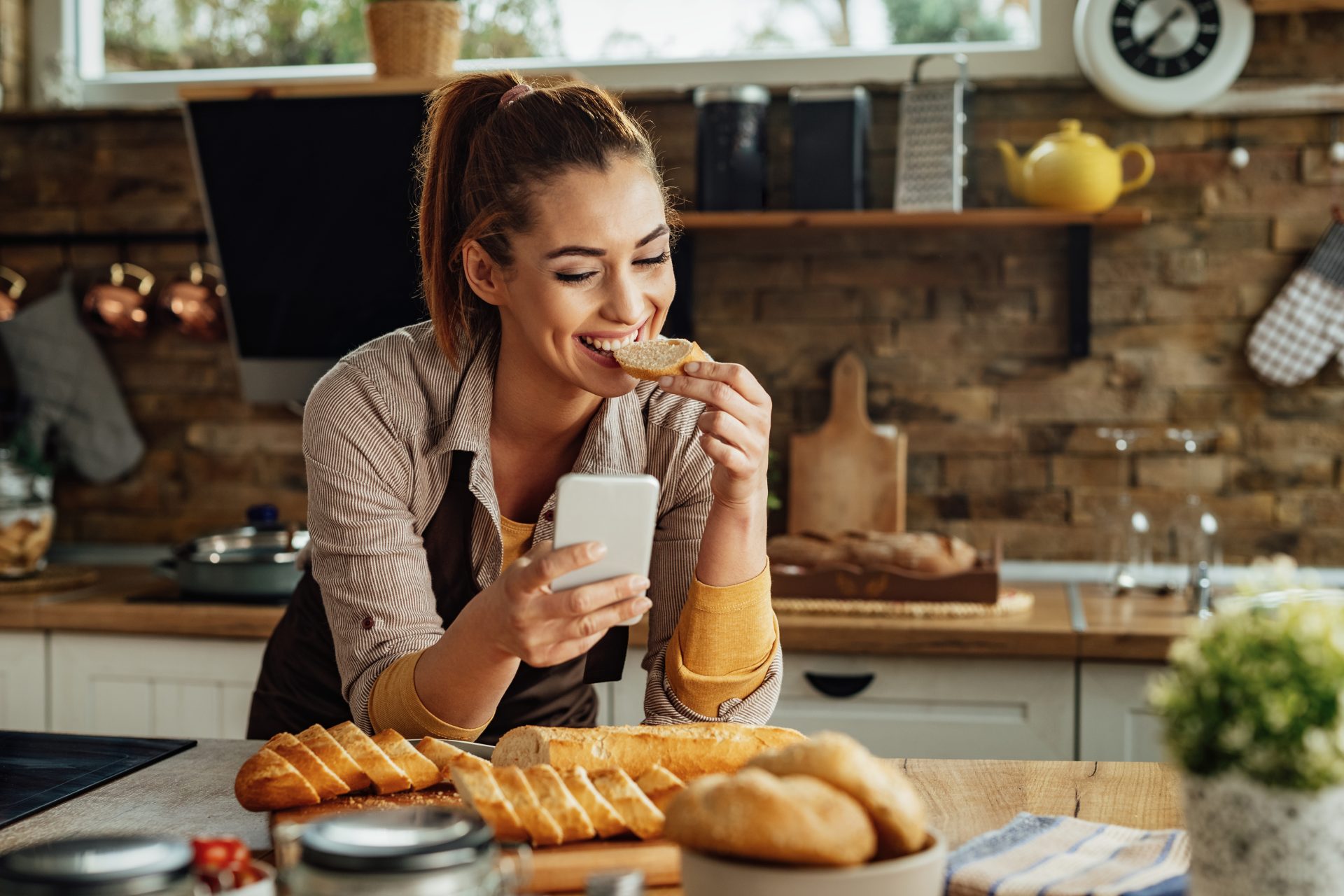 Wie Viele Kalorien Hat Eine Scheibe Weißbrot Wie viele Kalorien hat eine Scheibe Brot? So viel darfst du essen - wmn.de
