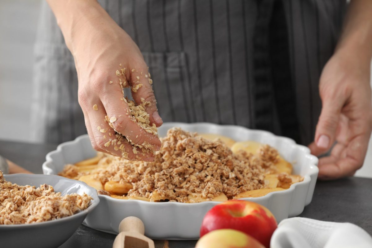 Frau Apple Crumble backen