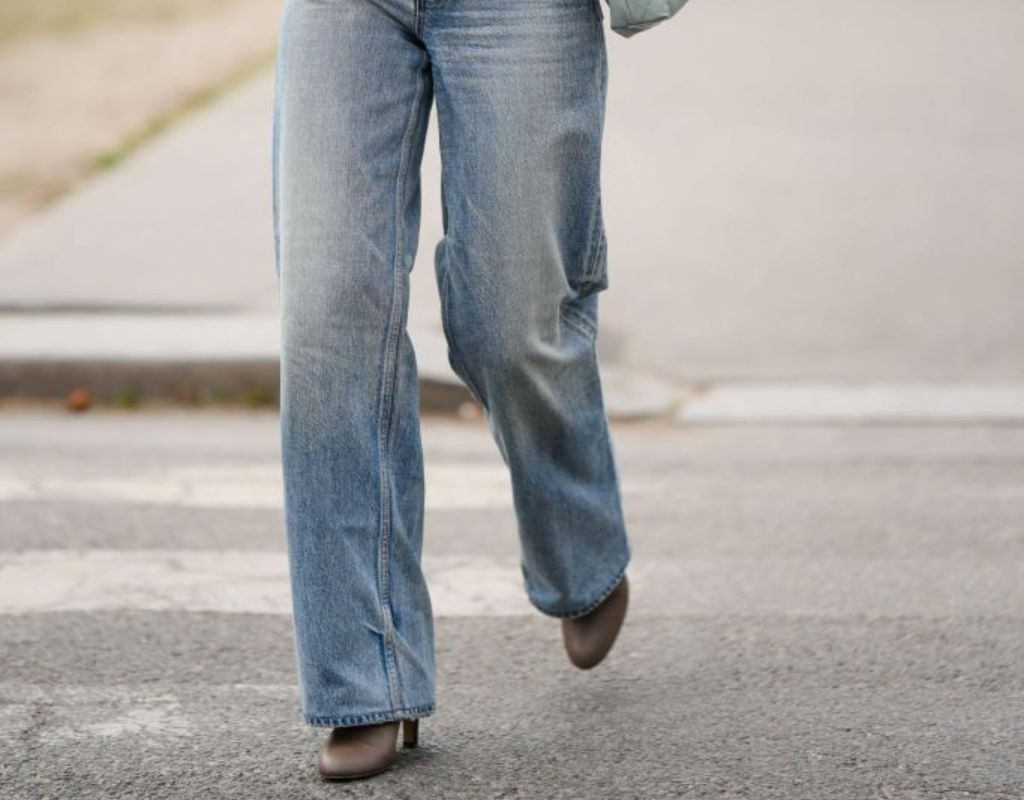 Baggy Jeans und Stiefel