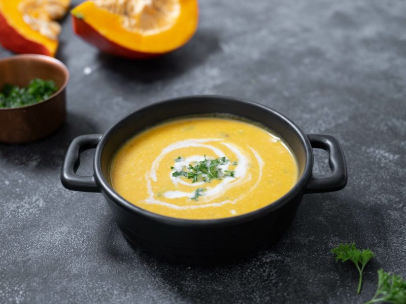 Hokkaido-Kürbissuppe mit Kokosmilch