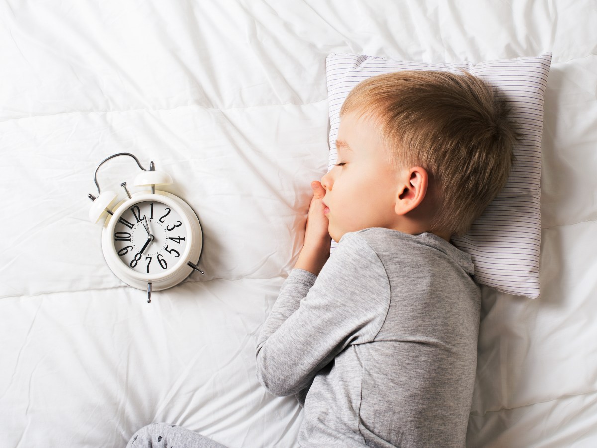 Zeitumstellung: Mit diesen 5 einfachen Tipps meistern Eltern und Kinder sie spielend