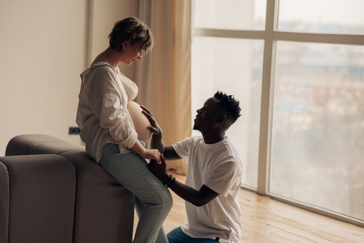 Schwangere Frau mit Partner