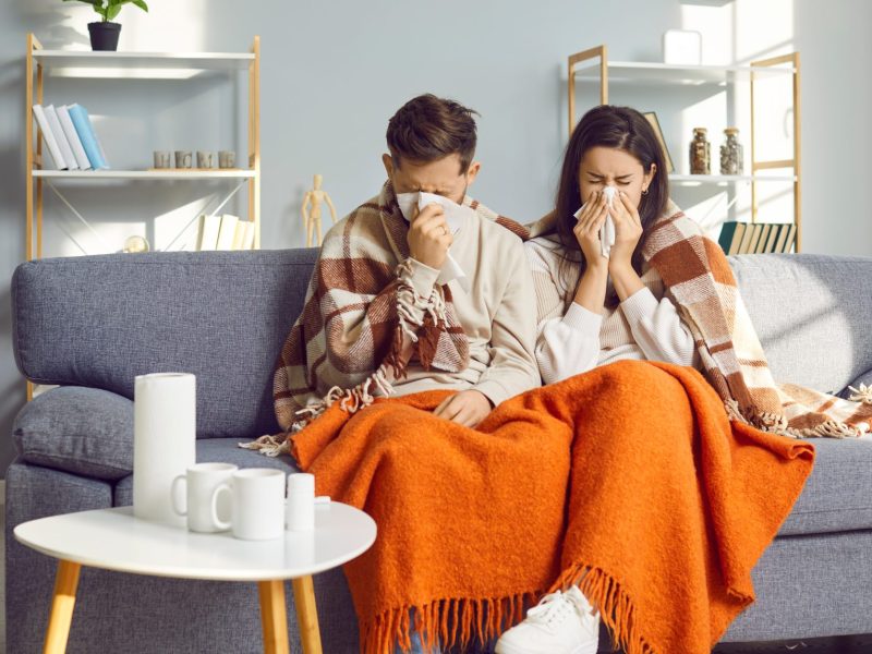Paar Grippe zuhause